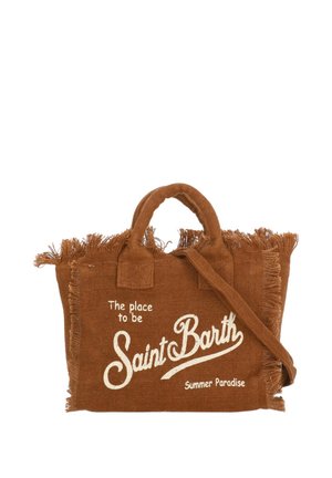 Borsa in tessuto marrone con bordo a frange e scritta bianca "The place to be Saint Barth Summer Paradise", dotata di due manici e una tracolla.