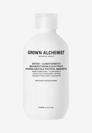 Bouteille en plastique blanc au design arrondi, avec un texte noir indiquant le nom du produit, les ingrédients et le volume.
