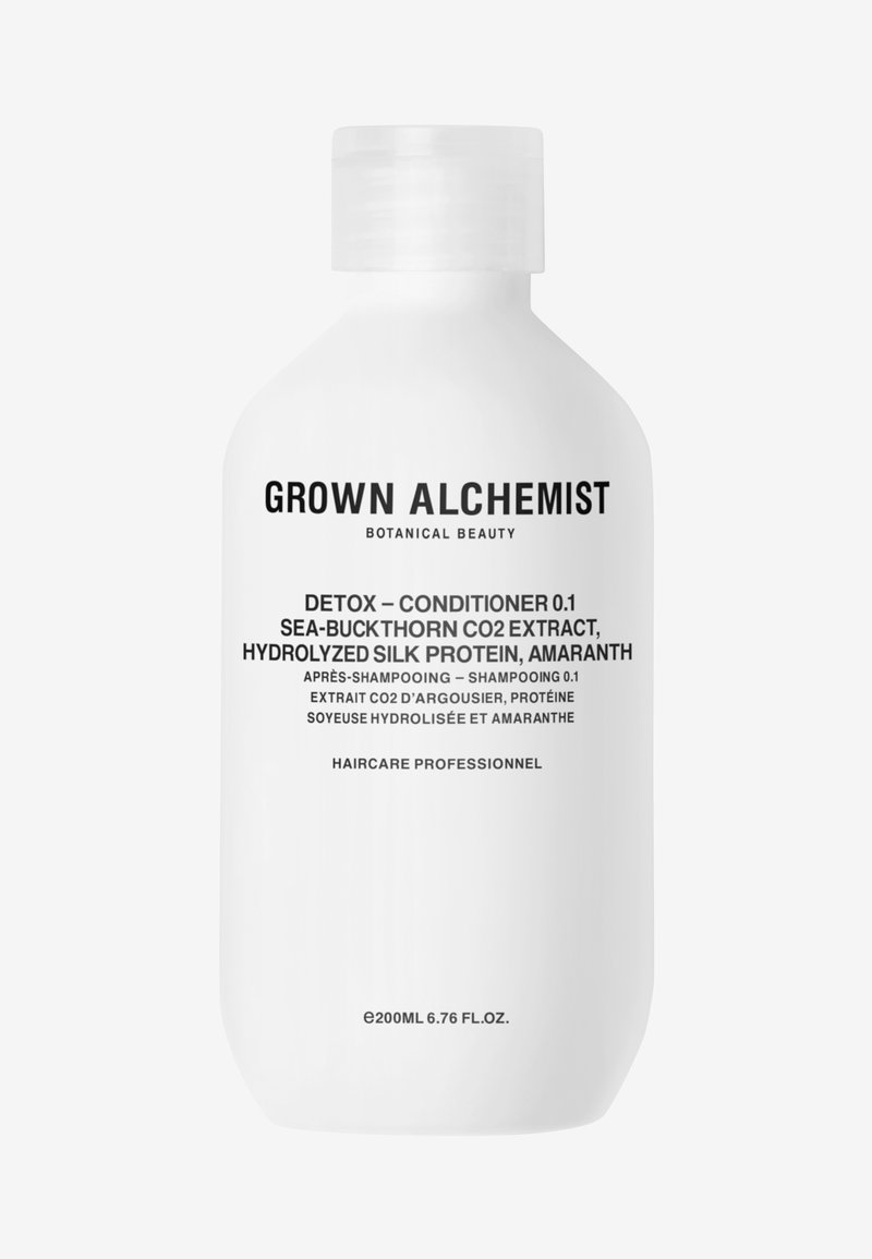 Weisse Plastikflasche mit rundem Design, versehen mit schwarzem Text, der den Produktnamen, die Inhaltsstoffe und das Volumen angibt.