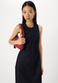 Calvin Klein Jeans COLUMN DRESS - Dongerikjole - denim rinse