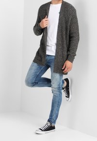 Zalando Essentials Strickjacke - mottled dark grey