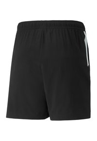 Schwarze Sportshorts aus leichtem Stoff, mit einem elastischen Bund und einer Seitentasche mit kontrastierendem weißen Akzent.