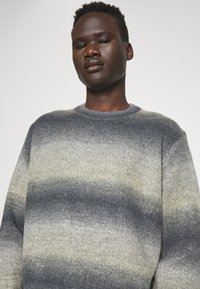 Jack & Jones JORGRACIA SPACE DYE CREW NECK - Neule - reed yellow