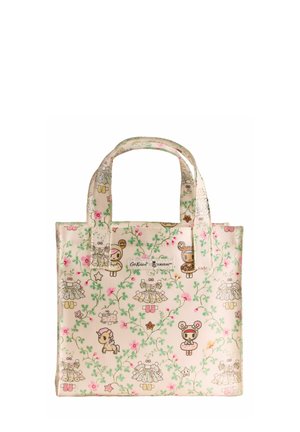 Bolso tote pequeño de color crema con un patrón de enredadera verde y flores rosas, que incluye personajes de dibujos animados y vestidos, dos asas y una etiqueta frontal con nombres de marcas.