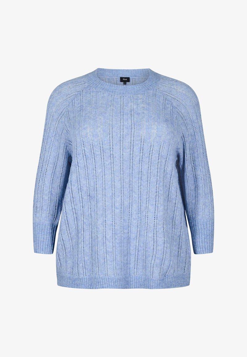 Gaiši zils adīts džemperis ar ribotu tekstūru un vertikālām svītrām. Iezīmēta apaļa kakla izgriezums un trīs ceturtdaļu garuma piedurknes.