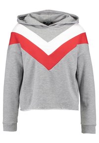 Szara bluza z kapturem z wzorem w kształcie litery V; czerwono-białe akcenty na wysokości klatki piersiowej; miękka tkanina; ściągacze na rękawach; krótki dół.