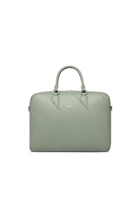 Grüne Leder-Laptop-Tasche mit diagonalem Nähen, doppelten Griffen und silbernem Beschlag; zeichnet sich durch eine glatte Textur und ein minimalistisches Design aus.
