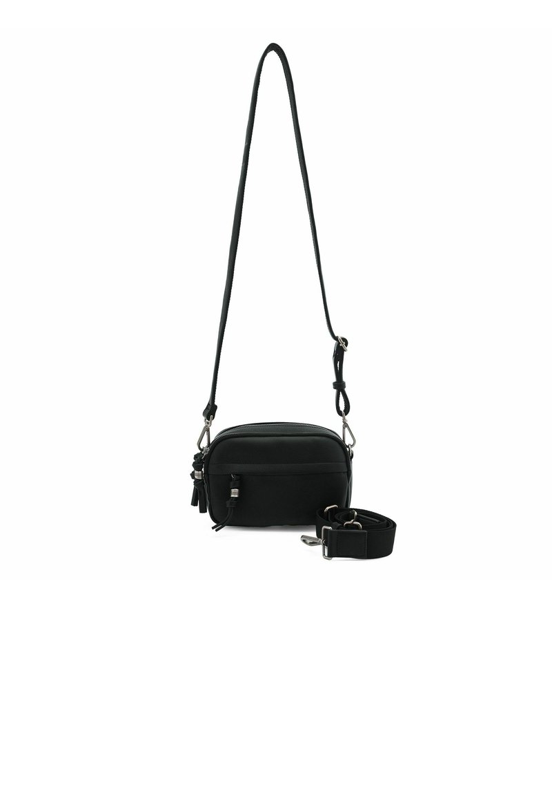 Borsa a tracolla nera con una texture morbida, chiusura con zip, tracolla regolabile e dettagli in metallo. Presenta frange laterali per un tocco di stile.