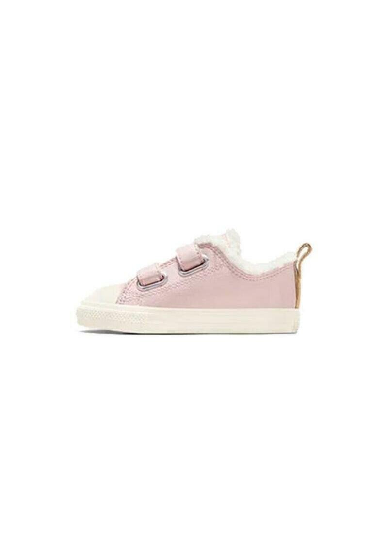 Zapatillas de deporte de imitación de cuero rosa con suela de goma blanca, dos correas ajustables, forro esponjoso y un bucle dorado en la parte trasera.