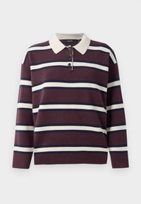 Langermet polo skjorte med maroon, hvite og marineblå horisontale striper og en ensfarget hvit krage med tre knapper.