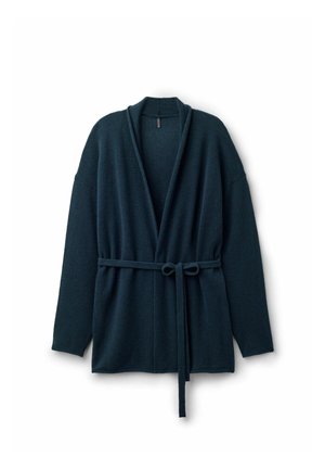 Donkerblauwe cardigan met een sjaalkraag, open voorkant en lange mouwen. Bevat een bijpassende riem die om de taille is gestrikt. Zachte textuur.