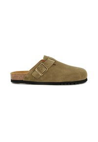 Sabot en daim marron avec un bout arrondi, semelle en liège, boucle en métal ajustable et semelle en caoutchouc texturé. Design simple pour un usage décontracté.