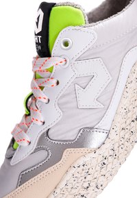 ID.EIGHT HANA APPLE - Sneakers basse - White Crinkle