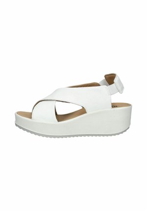 Sandali wedge bianchi con design a strappo incrociato, punta aperta e cinturino posteriore regolabile. Realizzati in materiale liscio con suola texturizzata.