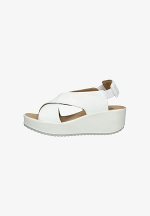 Witte wedge sandalen met een kruisbandontwerp, open teen en een verstelbare achterband. Gemaakt van glad materiaal met een gestructureerde zool.