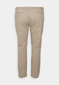 Chinos beige con una silhouette dritta, dotati di due tasche posteriori e un tessuto dalla texture liscia. Semplici e versatili per abbigliamento casual.