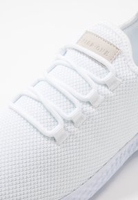 Pier One Sapatilhas - white/grey
