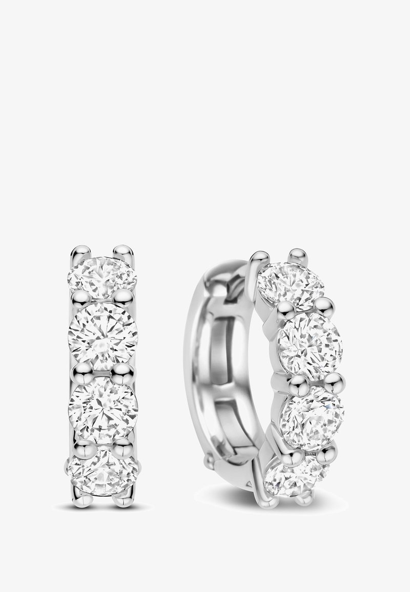 Silberne Creolen-Ohrringe mit einer Reihe runder, klarer Kristalle in einem eleganten, polierten Design. Die Oberfläche ist glatt und reflektierend.