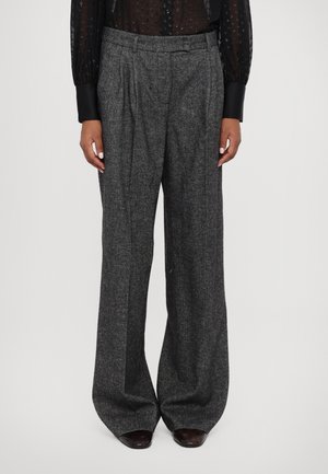 Grijze, geplooide broek met wijde pijpen in een gestructureerde stof, met een op maat gemaakte taille en vloeiende silhouet. Soepele afwerking aan de zoom.