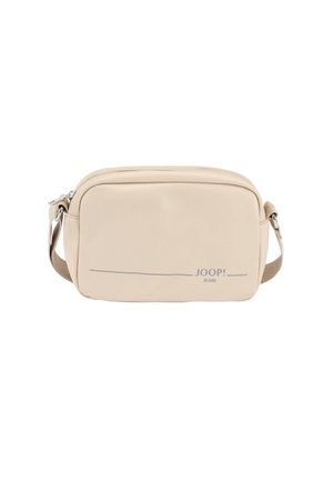Borsa a tracolla beige con una texture liscia, forma rettangolare, hardware argentato, chiusura con zip e un logo discreto sulla parte anteriore.