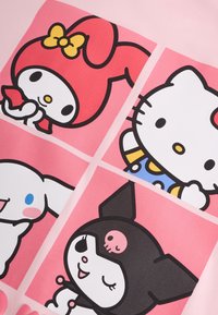Vier cartoonfiguren met witte gezichten in roze vierkanten: één in het rood met een gele strik, één wit met blauwe en gele kleding, één wit met een blauwe wang en één zwart met een roze schedel.