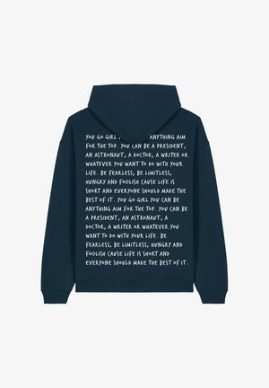 Felpa navy con cappuccio regolabile e polsini a costine. Testo stampato in bianco, con frasi motivazionali in un font informale sul retro.