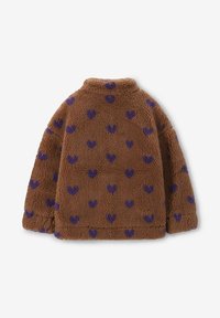 Veste en polaire marron avec un col châle, comportant un motif de cœurs violets sur l'ensemble. Texture douce avec une coupe décontractée et des manches longues.