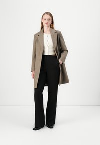 VILA VICLAUDIA BUTTON - NOOS - Klasický kabát - brown
