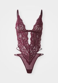 Burgundy spetsbodysuit med blommönster, genomskinliga mesh-sidor, djup V-ringning och tunna justerbara axelband på en vit bakgrund.