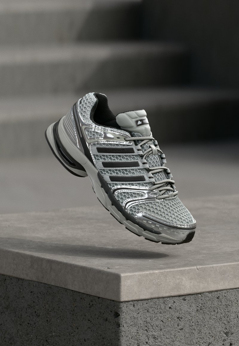 adidas Originals ADISTAR CONTROL - Treniņu apavi - grey two/core black/silver-coloured metallic