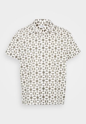 Rövid ujjú gombos ing fehér anyagból, geometrikus barna mintával. Klasszikus gallérral és finom textúrával rendelkezik.