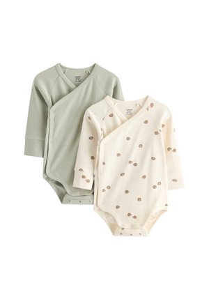 To baby-bodyer med lange ærmer, den ene ensfarvet lys grøn og den anden creme med brune pletter, begge med trykknapper og omslagslukninger.