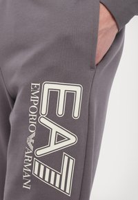 EA7 Emporio Armani PANTALONI - Träningsbyxor - volcanic glass