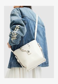 Selectat, desert white