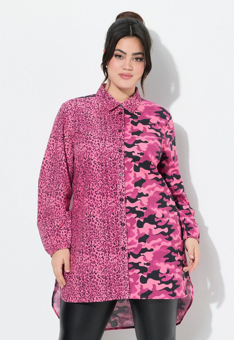 Rosa Hemd mit Knopfleiste und geteilter Gestaltung: Eine Seite im Leoparden-Design, die andere Seite in rosa Camouflage. Lange Ärmel und abgerundeter Saum.