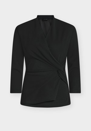 Crni top na preklop s dugim rukavima, izrađen od meke tkanine. Ima ukrasni čvor izvijen sprijeda i V-izrez.