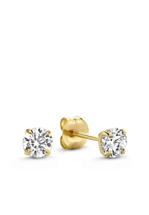 Paire de boucles d'oreilles puces en diamant taille ronde, serties en or jaune à quatre griffes avec fermoirs papillon, sur fond blanc.