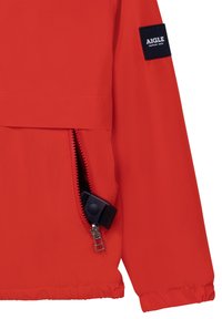 Czerwona, wodoodporna kurtka z przednią kieszenią na zamek i elastycznymi mankietami. Czarna metka z białym napisem identyfikuje markę Aigle.