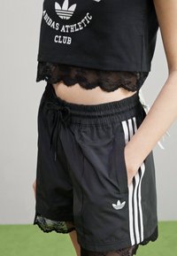 adidas Originals LACE TRIM 3-STRIPES - Calções - black