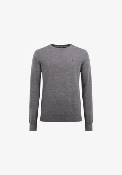 Sweater cinza de malha com decote redondo, mangas longas, punhos e bainha canelados. Apresenta um pequenologotipo no peito. Textura macia.