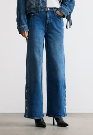 HI RISE MODERN NOVELTY BUTTON SIDE VENT - Wide leg - hylan