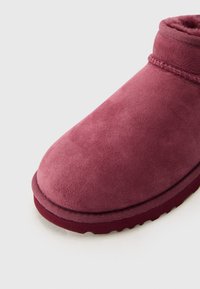 UGG CLASSIC ULTRA MINI - Botas para la nieve - burnt magenta​