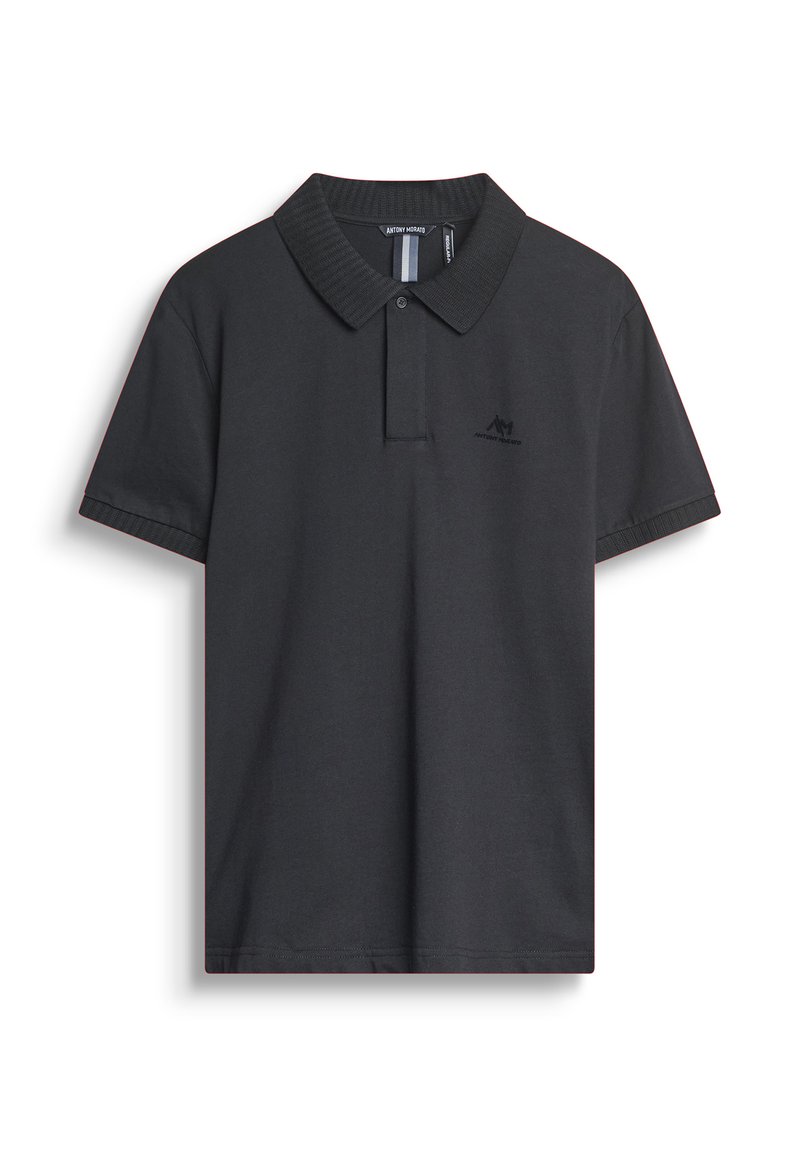 Polo nero realizzato in cotone, con colletto, pattella con due bottoni, maniche corte e un piccolo logo sul lato sinistro del petto. Design pulito.