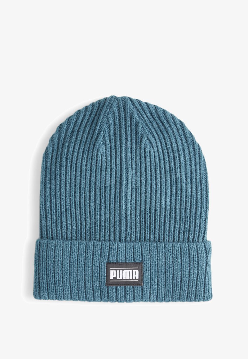 Bonnet tricoté en turquoise avec une texture côtelée. Comprend un revers et un étiquette noire avec le logo "PUMA" en blanc.