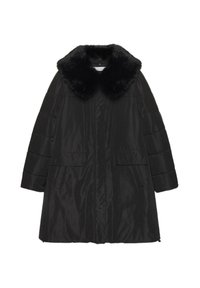 Abrigo negro acolchado con cuello de piel, con silueta recta, dos bolsillos delanteros y textura acolchada en las mangas.