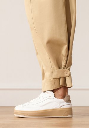 Manfield, Sneakers laag - weiß