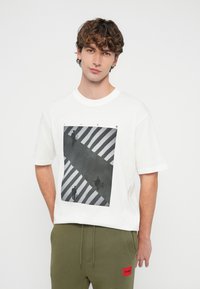 HUGO DODGER - Tričko s potlačou - white