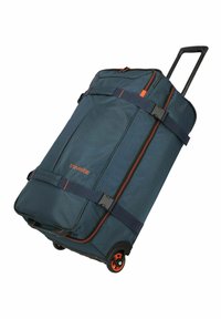 Sac de voyage roulante en bleu foncé avec des accents orange. Fabriqué en tissu durable, il dispose d'une poignée rétractable et de deux roues pour la mobilité.