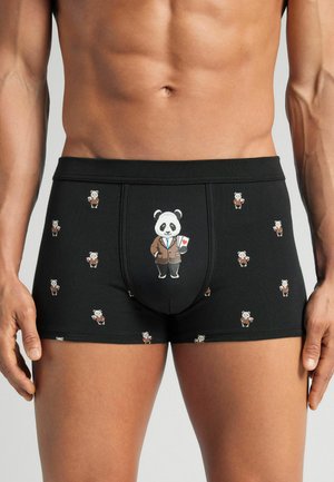 Bóxer negro hecho de una mezcla de algodón, con un gráfico prominente de un panda en traje y varios diseños de pandas más pequeños a lo largo.