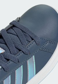 adidas Sportswear GRAND  LIFESTYLE - Walking trainers - preloved ink   cloud white   clear sky